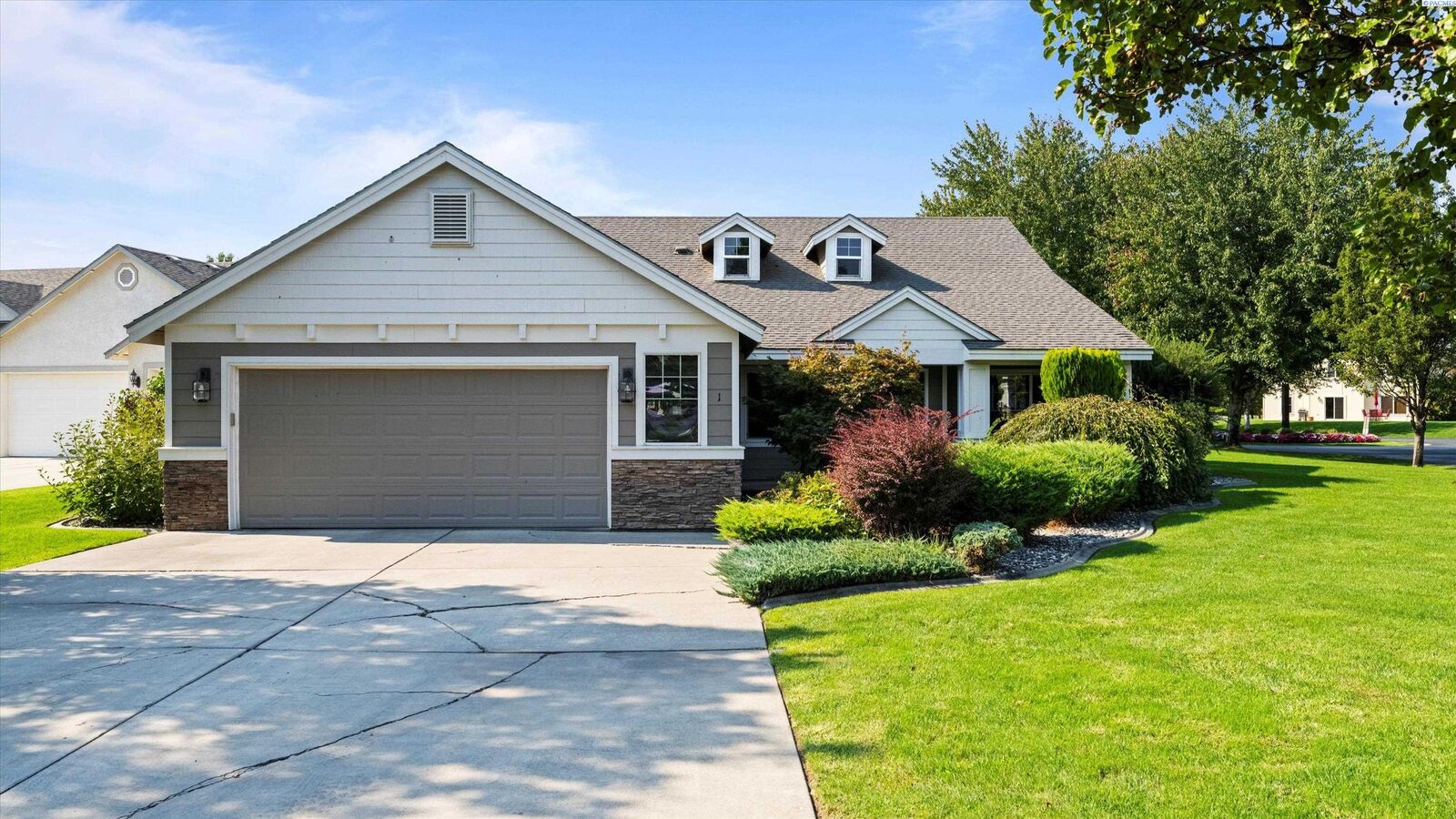 Property Photo:  1 Dahlia Ct  WA 99301 