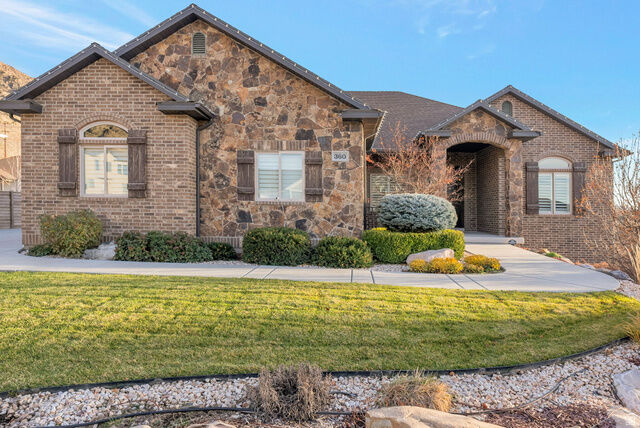 Property Photo: 360 E 1300 N UT 84302