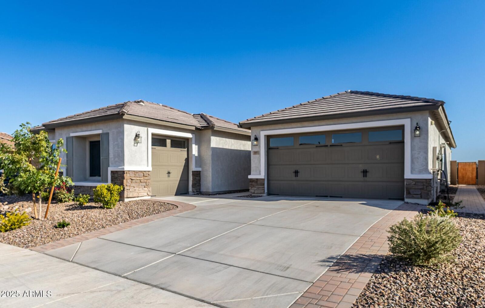 Property Photo: 2991 N Riverside Drive AZ 85132