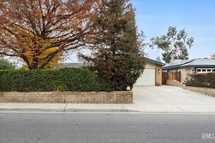Property Photo:  3008 N Half Moon Drive  CA 93309 