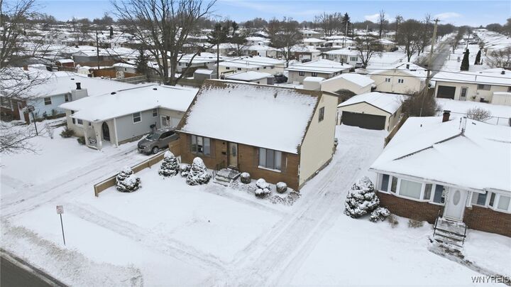 Property Photo:  41 Dartwood Drive  NY 14227 