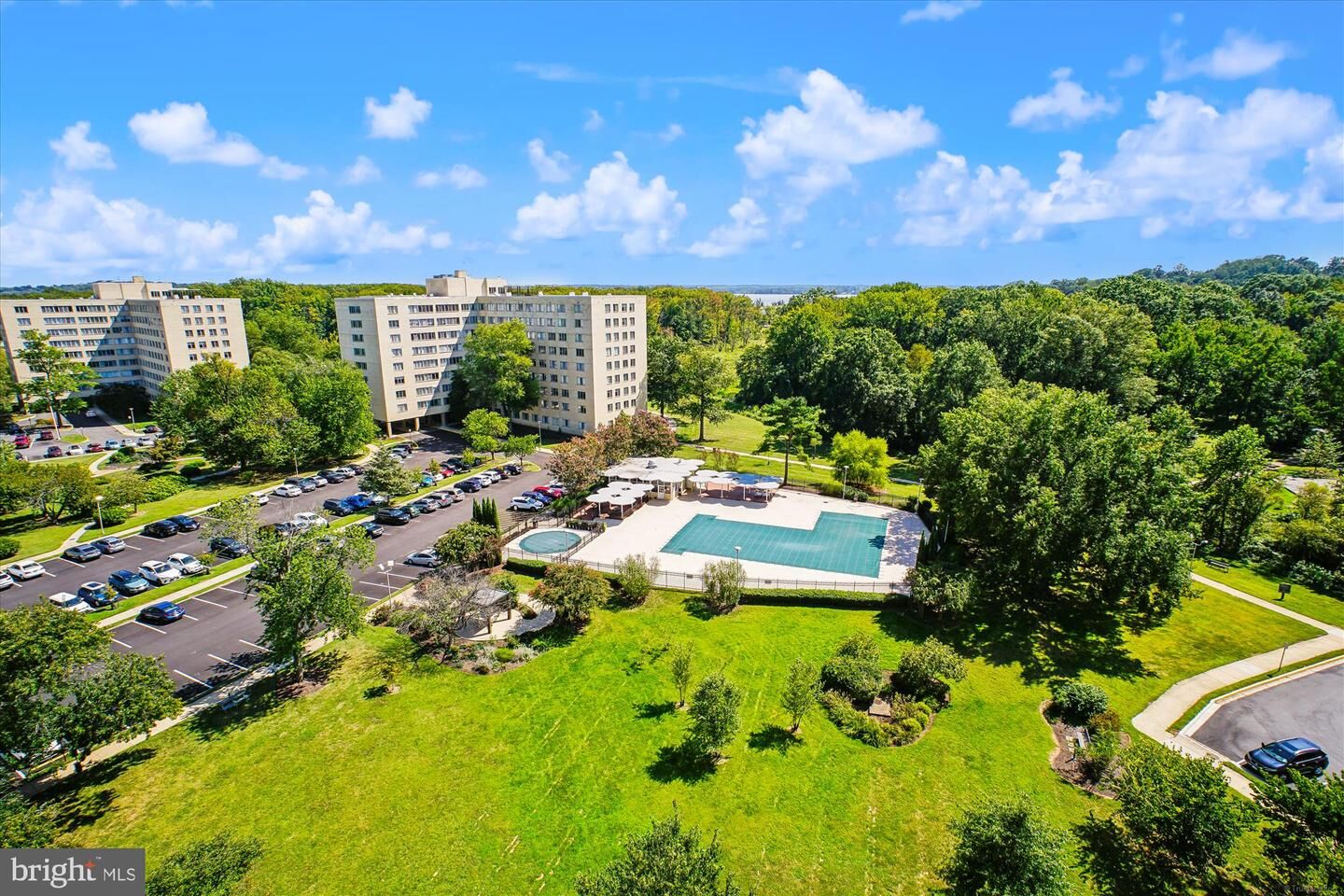 Property Photo: 6641 Wakefield Drive 613 VA 22307