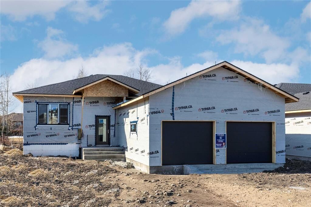 Property Photo:  44 Parkside Crescent  MB R5G 2X3 