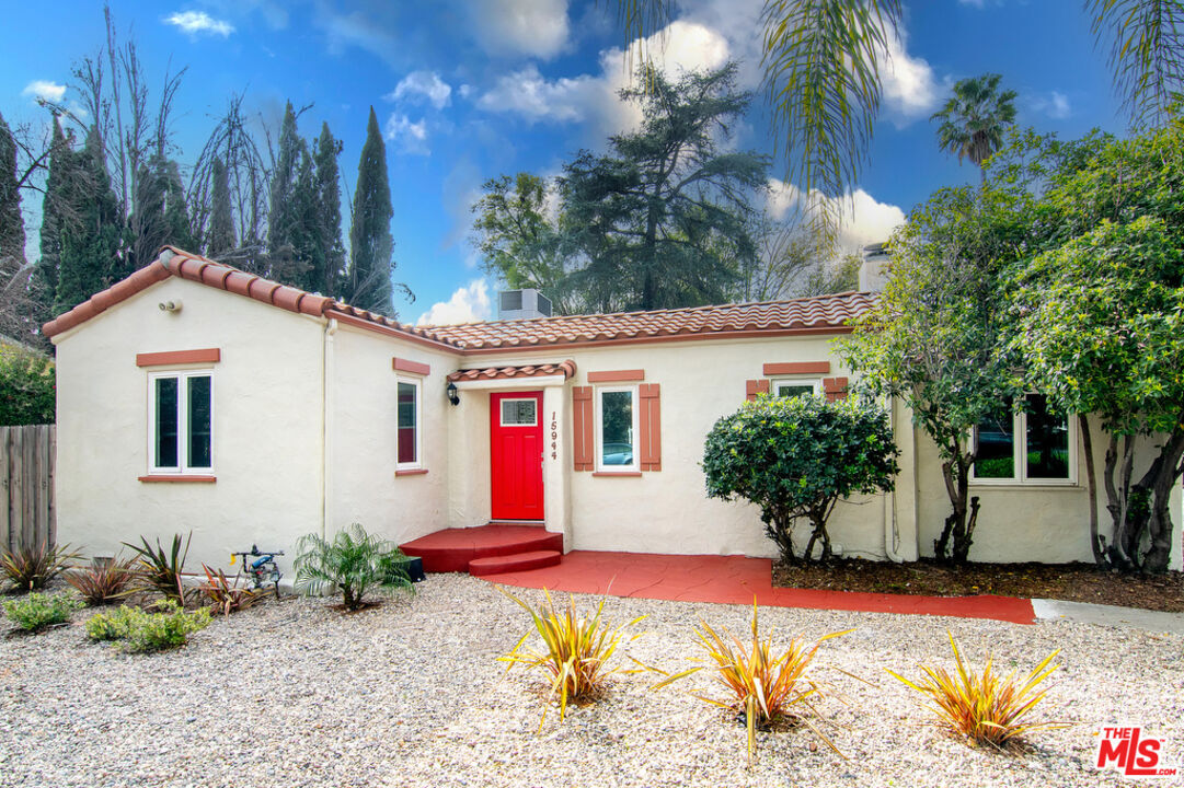 Property Photo:  15944 Hart St  CA 91406 