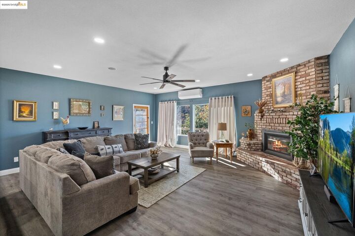 Property Photo: 20330 Westview Dr CA 95379