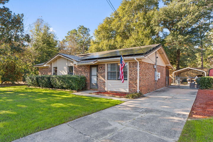 Property Photo: 212 Aza Place FL 32539