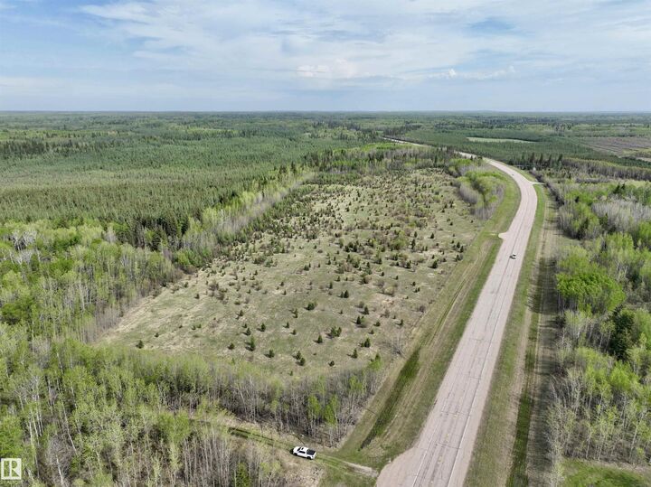 NW 27 60 14 W4 — photo 1