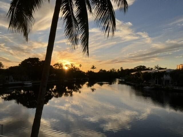 Property Photo:  801 NE 18th Ct 202  FL 33305 