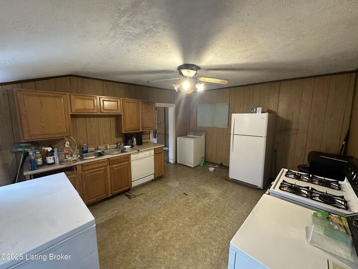 Property Photo:  1027 Lampton St  KY 40204 