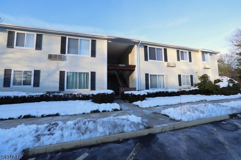 Property Photo:  70 Eton Way  NJ 08873 