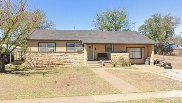 Property Photo:  1828 E 24th Street  TX 79404 