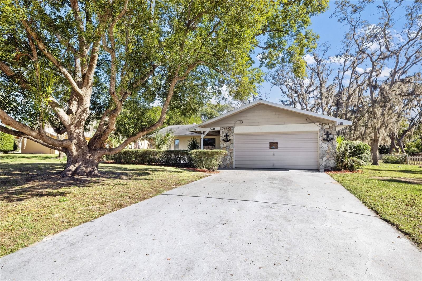 Property Photo:  5444 Bernadette Drive  FL 33541 