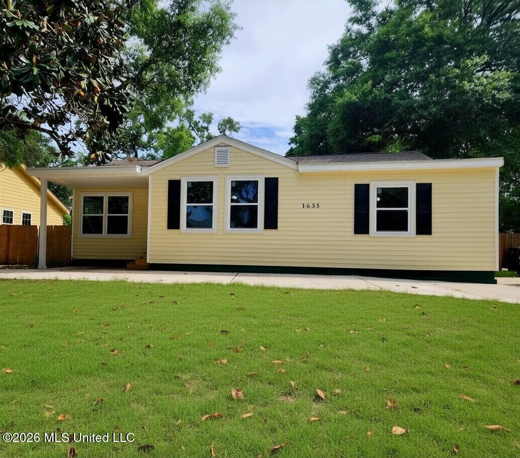 Property Photo: 1635 Hollywood Boulevard MS 39531
