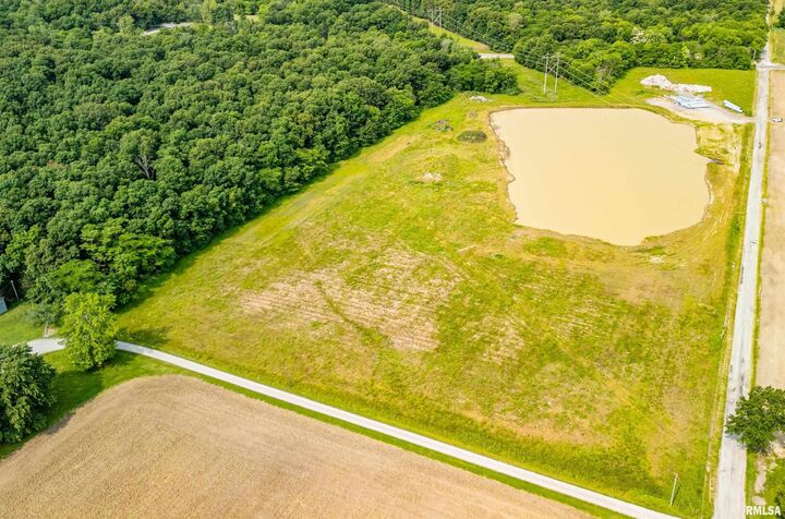 Property Photo:  19840 N Il 37 Highway  IL 62864 