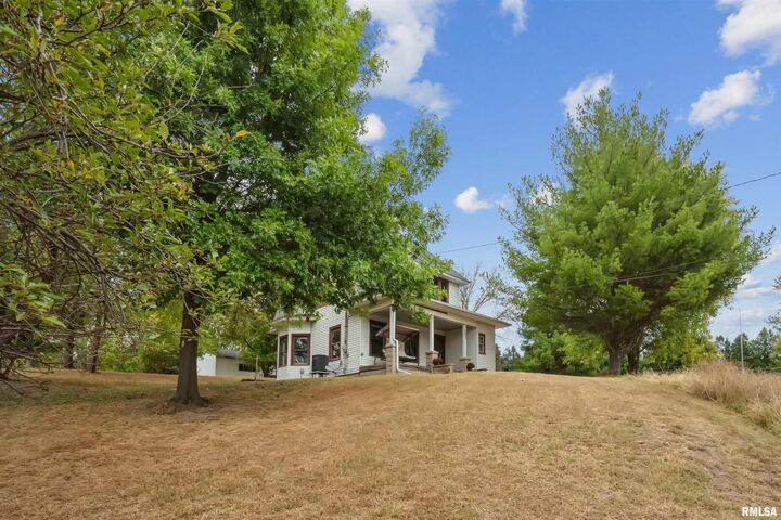 Property Photo:  507 6th Avenue  IL 61252 