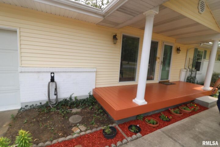 Property Photo:  101 Lingale Street  IL 62959 