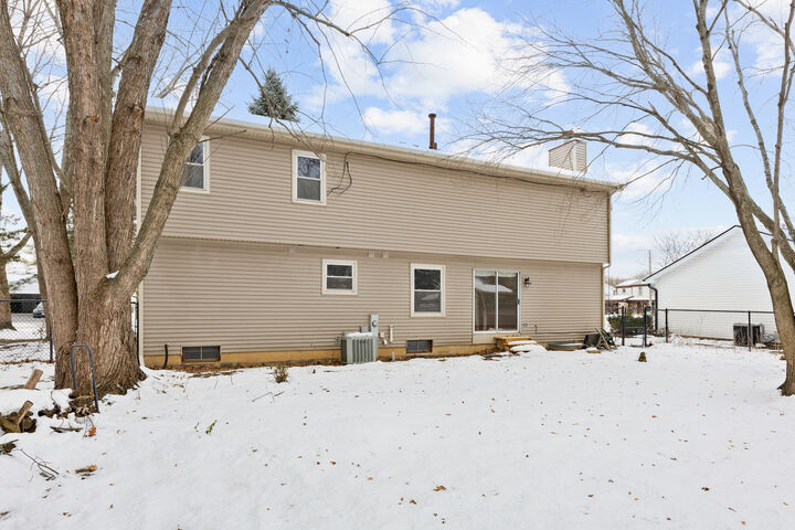Property Photo: 820 Red Coach Lane IL 60102