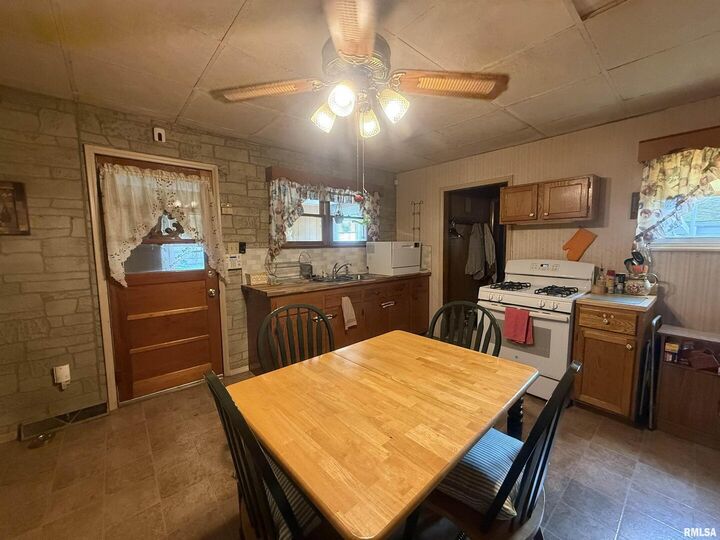 Property Photo:  401 N 23rd Street  IL 62948 