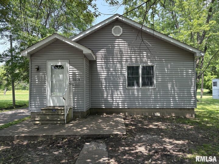 Property Photo:  1606 &Amp 1608 W Faust Street  IL 62959 
