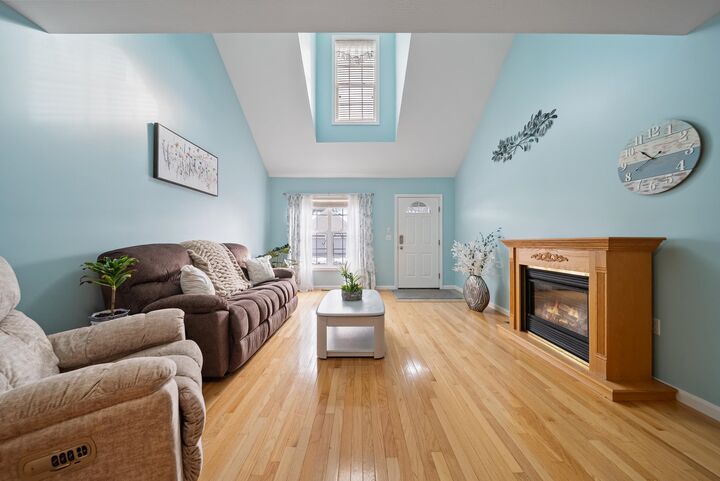 Property Photo:  74 Pleasant Street  NH 03087 