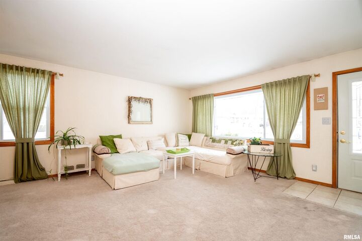 Property Photo:  2116 W Austin Drive  IL 61614 