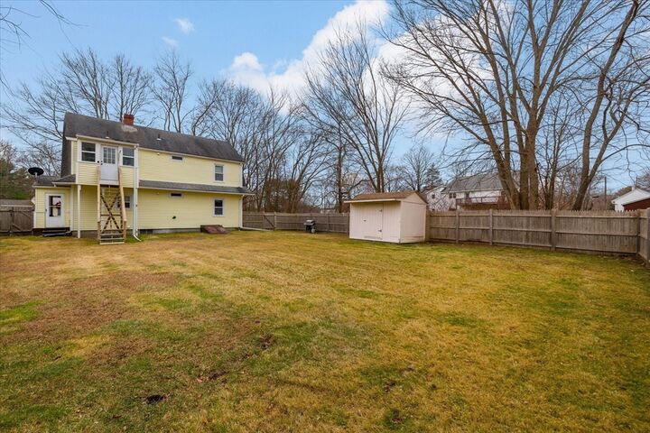 Property Photo:  7 Holbrook Rd 2  MA 01540 