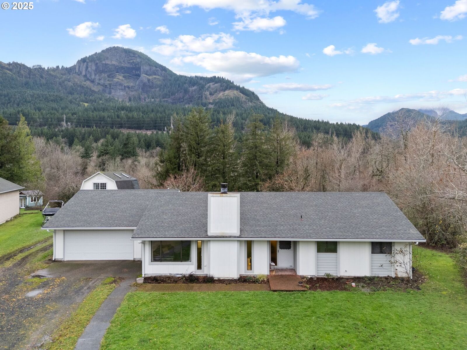 Property Photo:  108 Pahatu St  WA 98639 