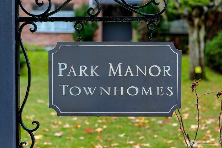 Property Photo:  511  17th Avenue E 5115  WA 98112 