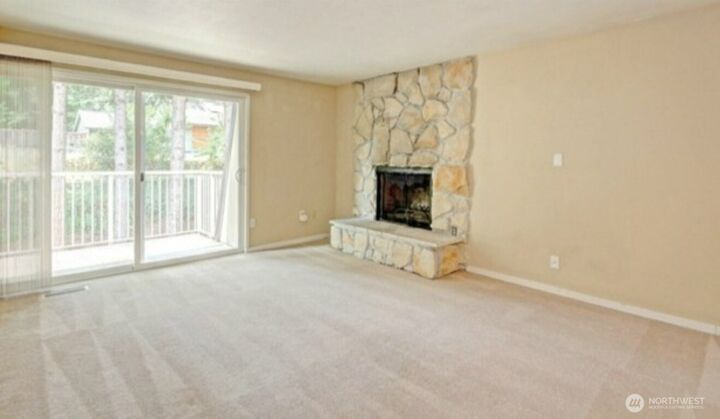 Property Photo: 9807 NE 124th Street 204 WA 98034