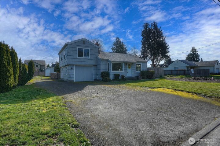 Property Photo:  407  18th Street SW  WA 98371 