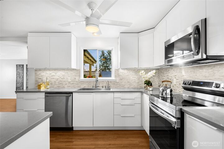 Property Photo:  4515 NE 17th Place  WA 98059 