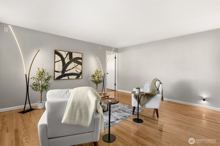 Property Photo: 4515 NE 17th Place WA 98059