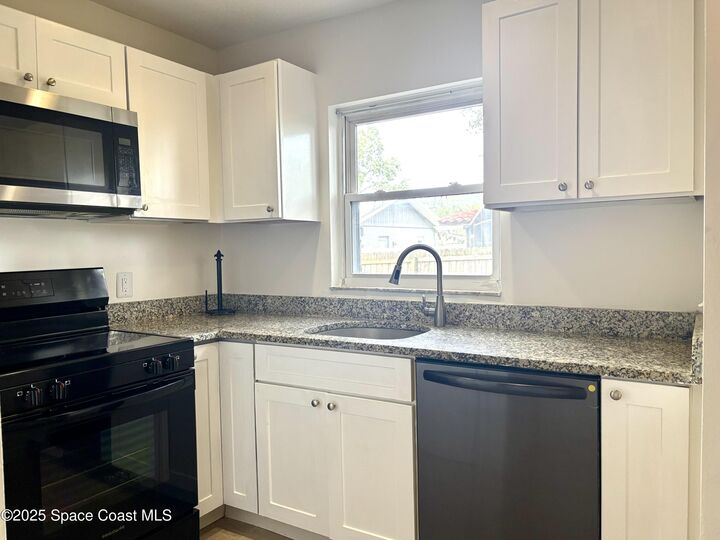 Property Photo:  110 Summer Place  FL 32953 