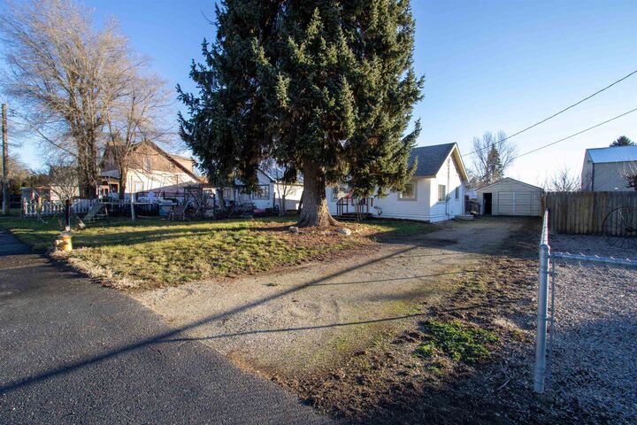 Property Photo: 209 W Crawford Ave WA 99006