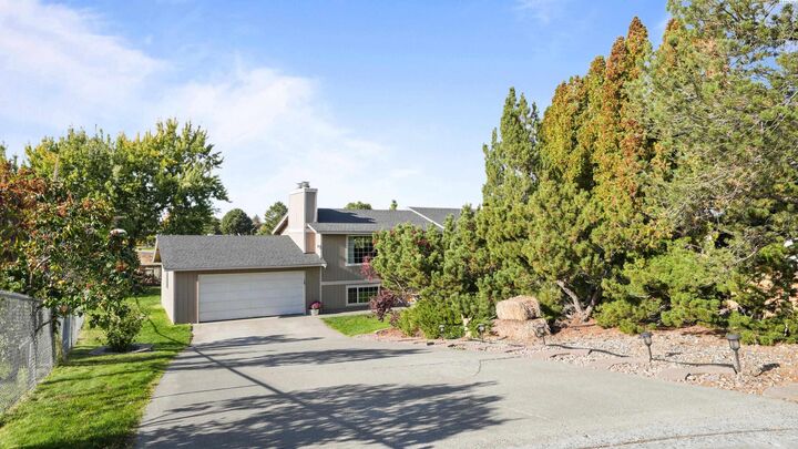 Property Photo:  1547 Tieton Ct  WA 99352 