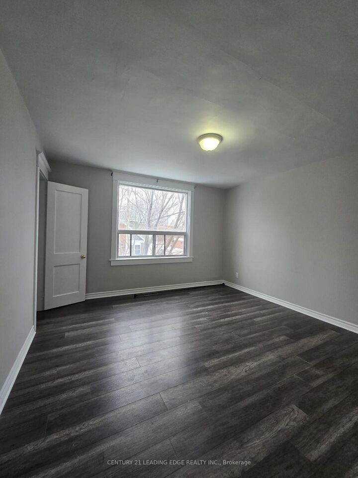 Photo de la propriété:  2A Kimbourne Avenue  ON M4J 4J2 