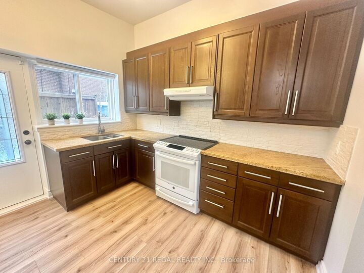 Photo de la propriété:  69 Roywood Drive Entire House  ON M3A 2C9 