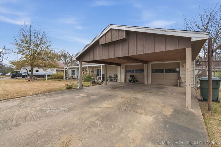 Property Photo:  1323 Maple Street  OK 74403 