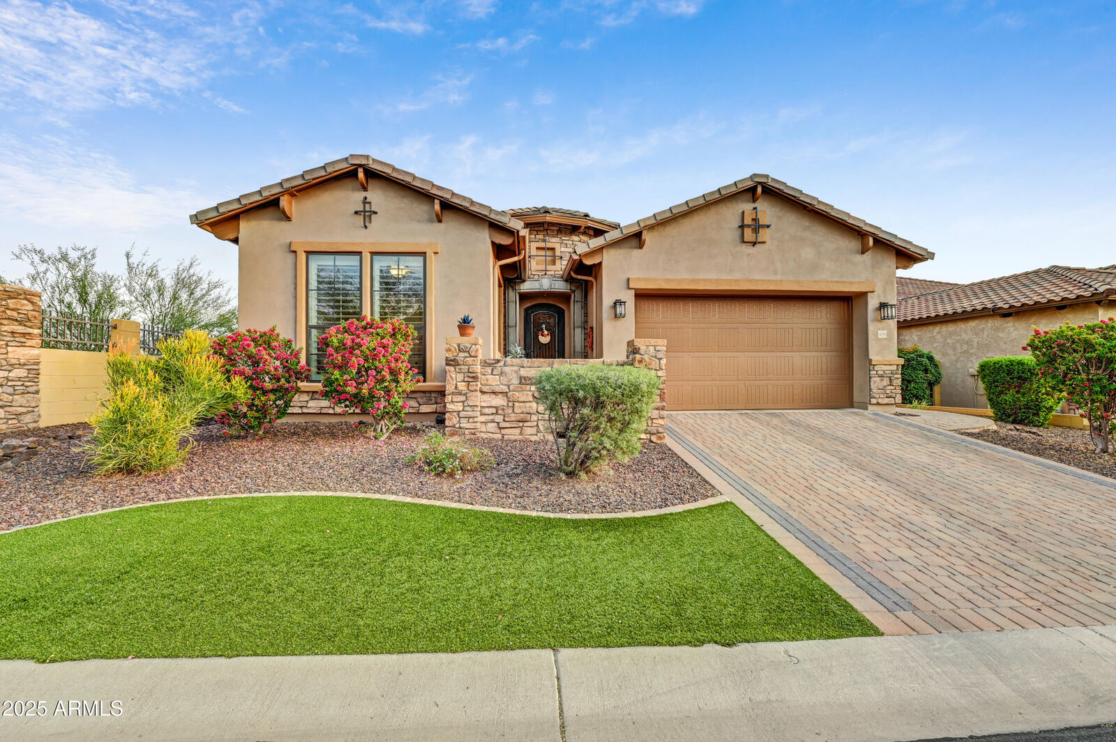 Property Photo: 9155 E Leonora Street AZ 85207