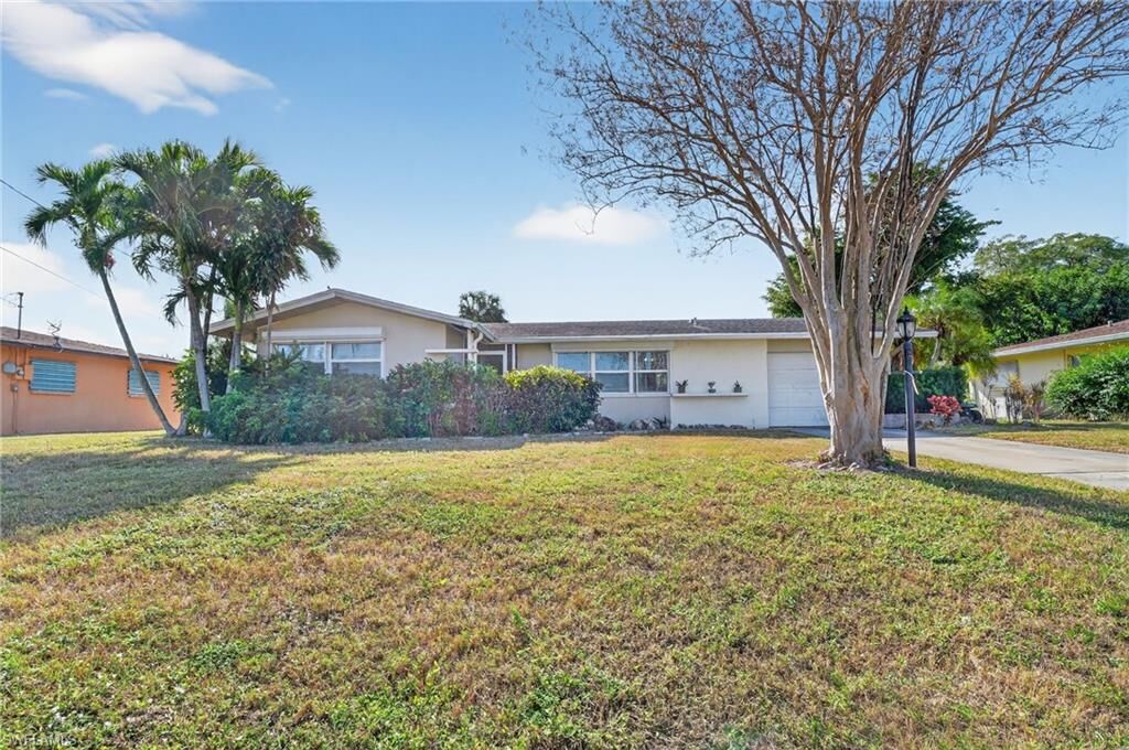 Property Photo:  1718 SE 29th Ln  FL 33904 