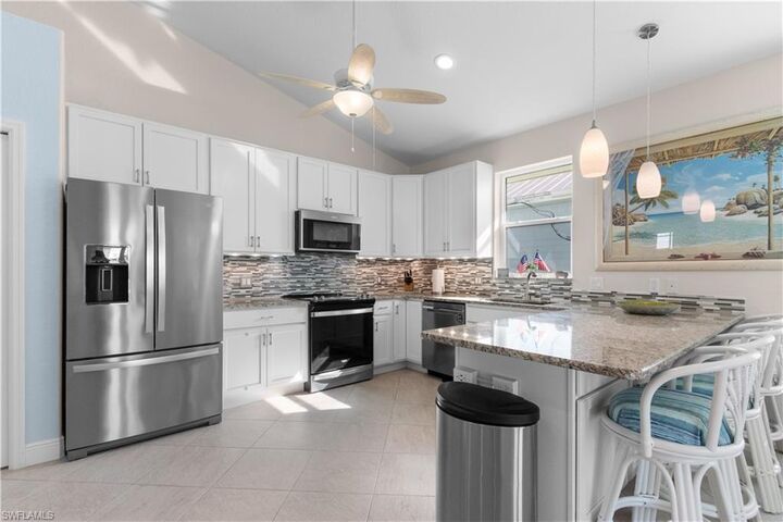 Property Photo:  140 Pearl St  FL 33931 