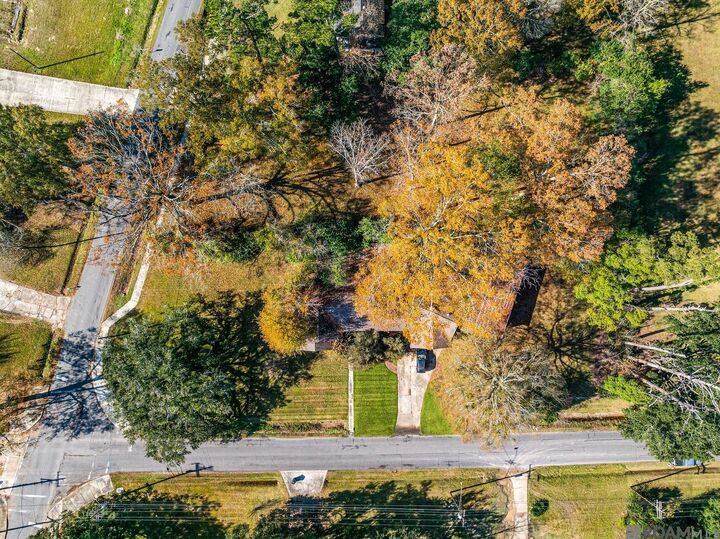 Property Photo:  5034 Floynell Dr  LA 70809 