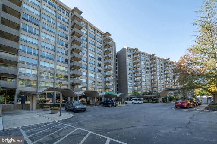 Property Photo:  1001 City E-914  PA 19096 