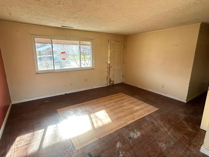 Property Photo:  287 Shaker Court  OH 45238 