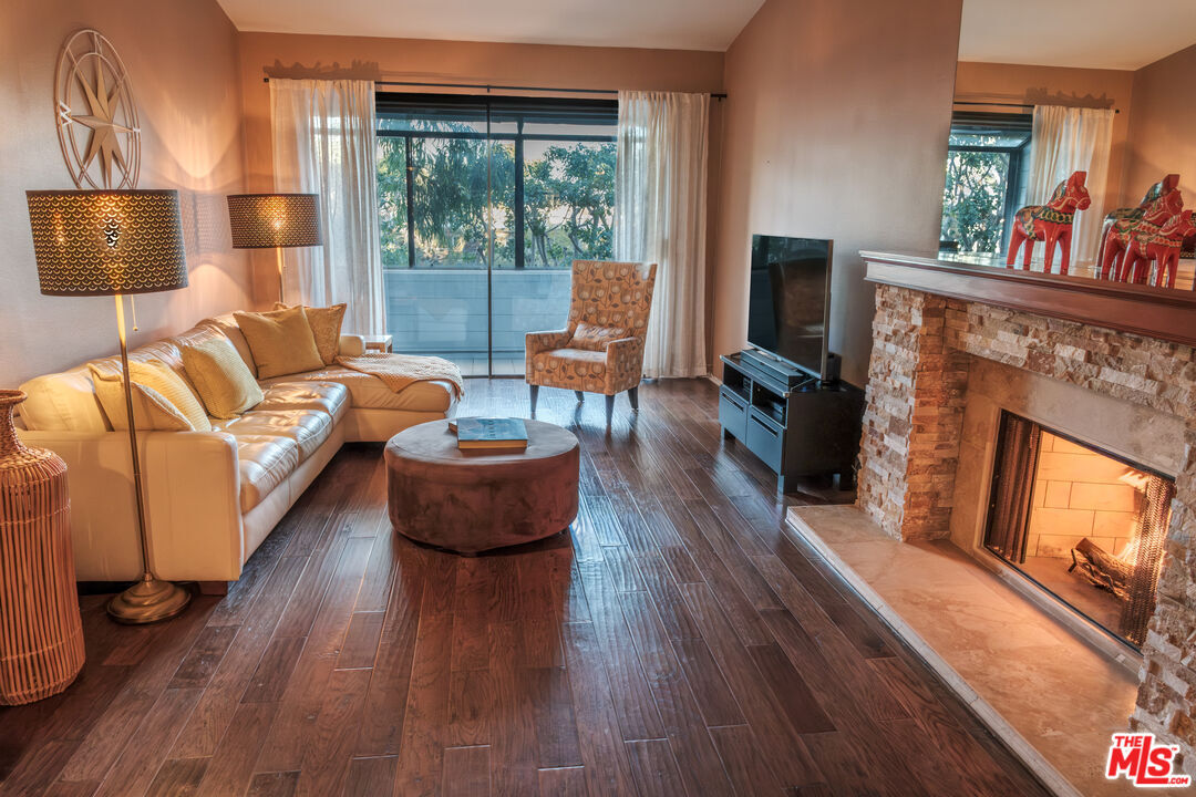 Property Photo: 4600 Via Dolce CA 90292