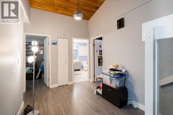 Photo de la propriété:  2525 Norcrest Court  BC V3J 1C7 