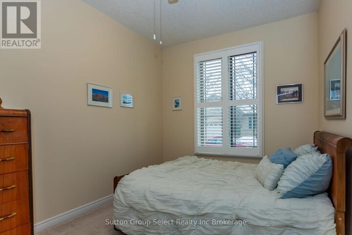 Property Photo:  540 Spitfire Street 22  ON N4T 0C2 