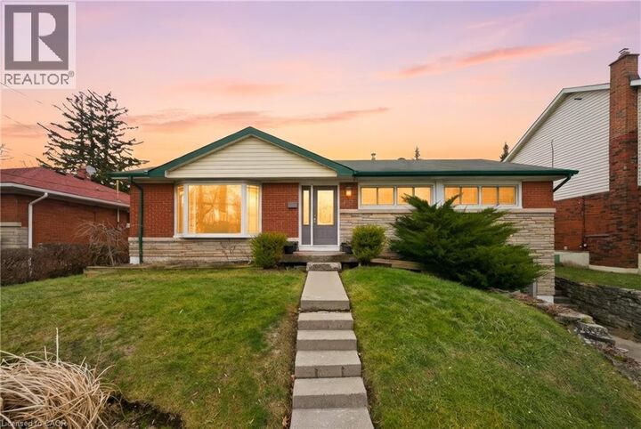 Property Photo:  23 Battlefield Drive  ON L8G 1T8 