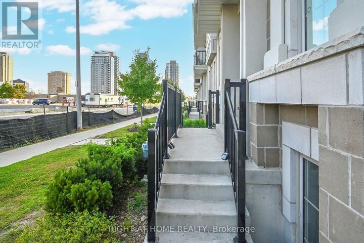 Property Photo:  81 Armdale Road 32  ON L4Z 0A6 