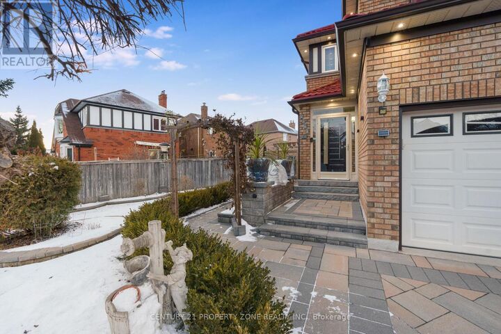 Property Photo:  2565 Scarth Court  ON L5M 5L2 